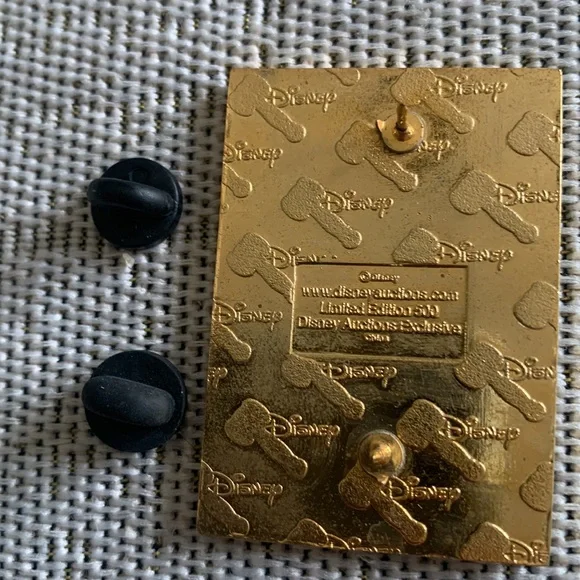 101 Dalmations London Pin LE 500 Disney auctions - Picture 7 of 11